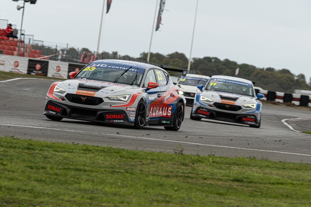 Jan Magnussen og LM Racing er for alvor tilbage i gamet efter en svær midtersæson, og Magnussen går denne weekend efter at runde året af med manér
